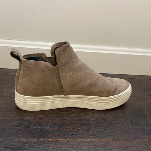 Dolce Vita Beige Suede Flat Ankle Boots size 7.5 - Picture 1 of 10